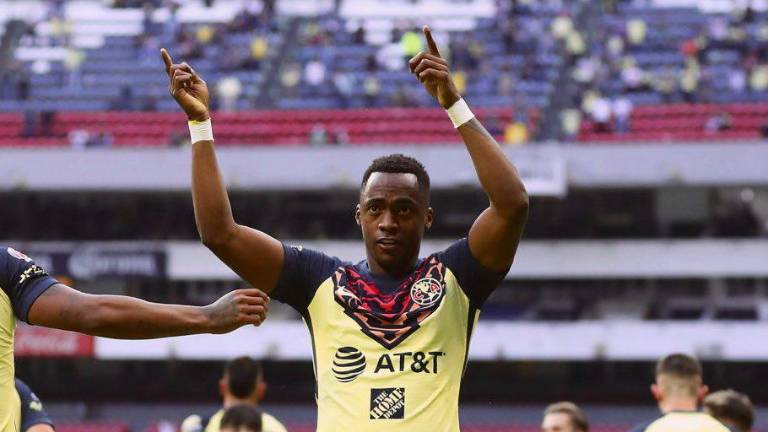 Renato Ibarra marca el segundo gol del América.