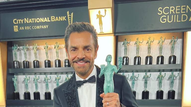 El actor recibe el premio al mejor elenco en los SAG Awards 2022.