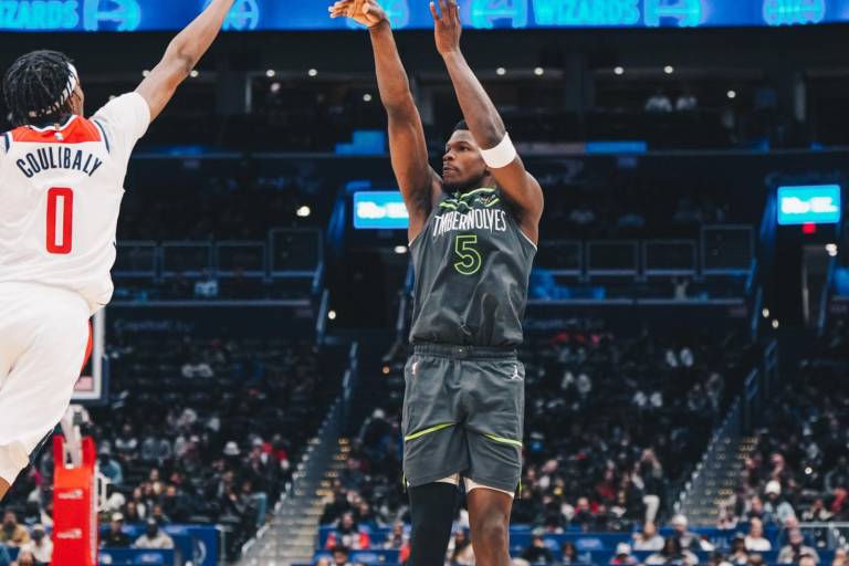 Edwards y Timberwolves ganan y siguen hundiendo a Wizards