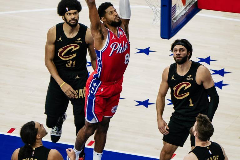 Paul George impulsa a Sixers al triunfo ante Cavaliers