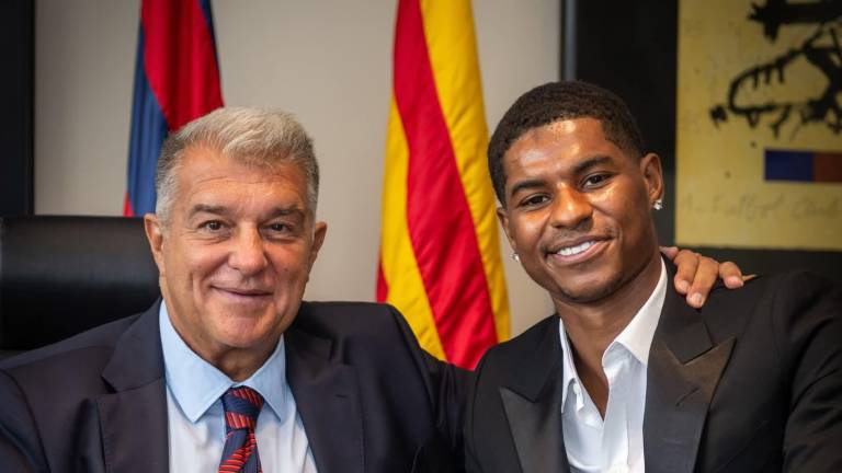 Barcelona oficializa a Marcus Rashford.