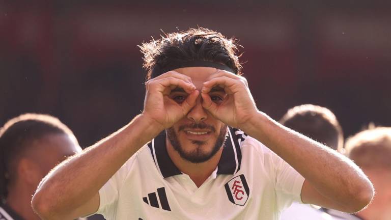 Raúl Jiménez logra su gol 50 en la Premier League y el 100 en el futbol del Viejo Continente.