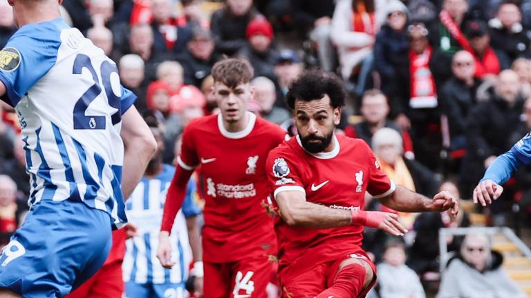 Mohamed Salah marca el segundo gol del Liverpool.