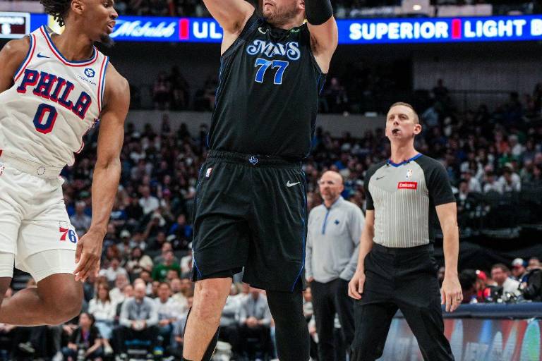 Los 76ers amargan un nuevo triple doble de Luka Doncic