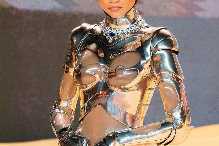 Zendaya asiste a la premiere de ‘Dune 2’ con traje de Mugler
