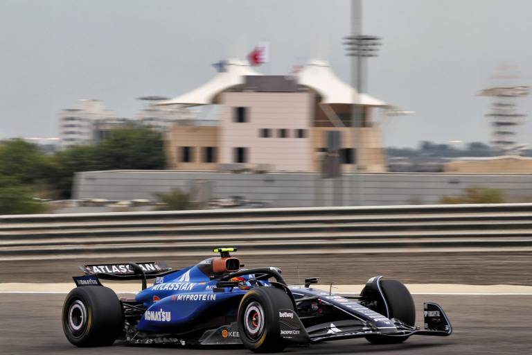Carlos Sainz domina el segundo día de pruebas en Bahréin con Williams