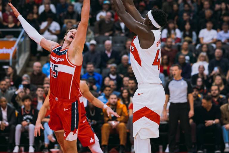 Guiados por Pascal Siakam, Raptors logra la victoria