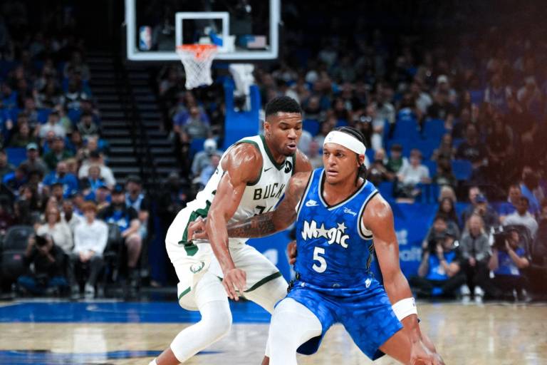 Los 35 puntos de Antetokounmpo no le bastan a los Bucks para ganar en Orlando