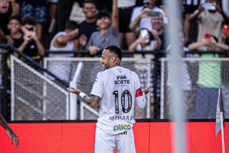 Neymar marca un gol olímpico en la victoria del Santos