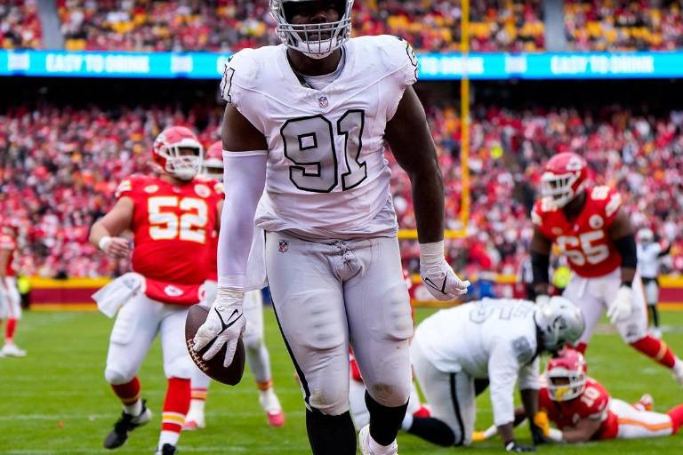 Raiders le amarga la Navidad a Chiefs