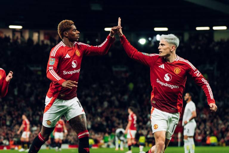 Manchester United aplasta a Barnsley y avanza en la Carabao Cup