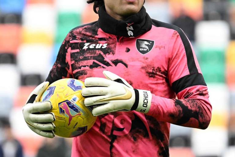 Con Guillermo Ochoa en la banca, Salernitana cae y se hunde en el sótano