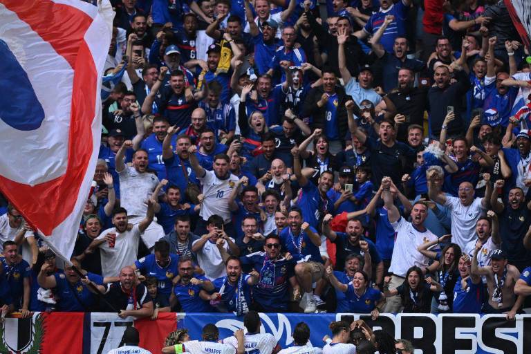 Con muchas dudas en el terreno de juego, pero Francia elimina a Bélgica gracias a un autogol