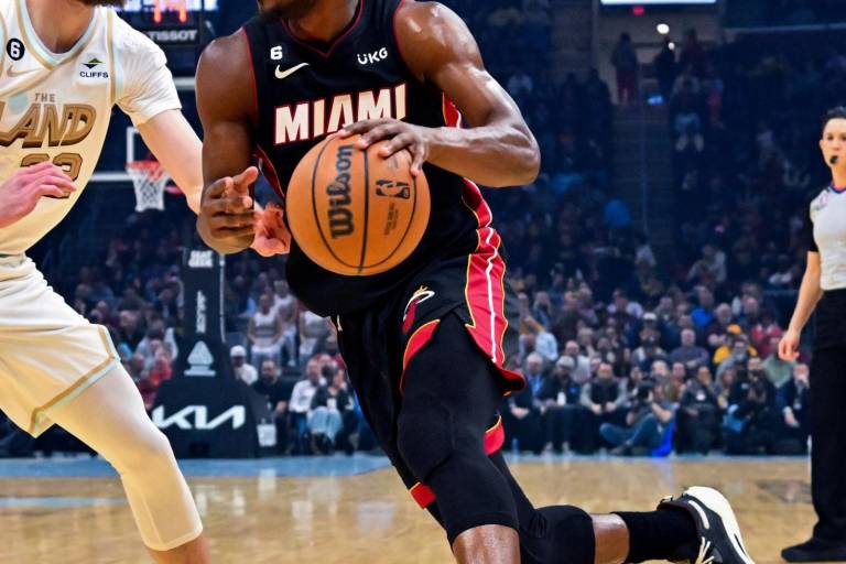El Heat supera a los Cavs y se acerca al quinto lugar del Este