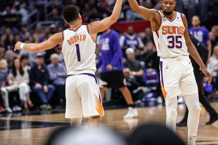 Los Suns volvieron a imponerse en Los Ángeles y quedaron a un paso de liquidar la serie