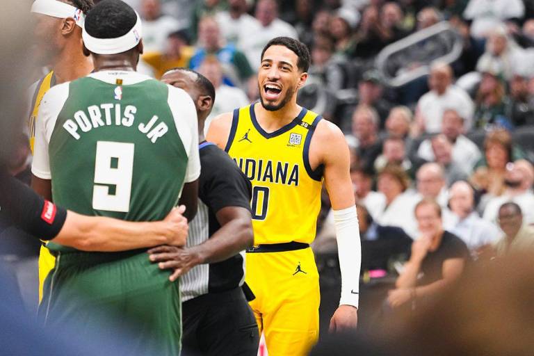 Pacers se impone a Bucks para emparejar la serie de playoffs