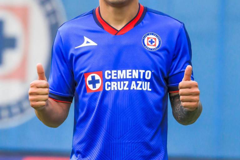 Cruz Azul hace oficial la llegada de ‘El Toro’ Fernández