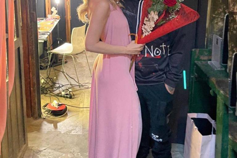 Belinda luce atuendo vaquero y se mimetiza con Christian Nodal