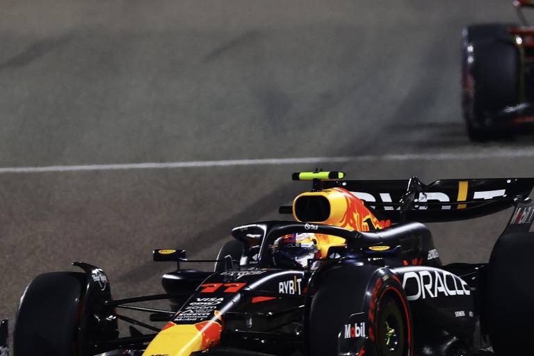 ¡Podio para Checo! El mexicano es segundo en GP de Bahréin; Verstappen gana
