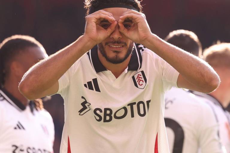 Raúl Jiménez alcanza 100 goles en Europa y da triunfo al Fulham