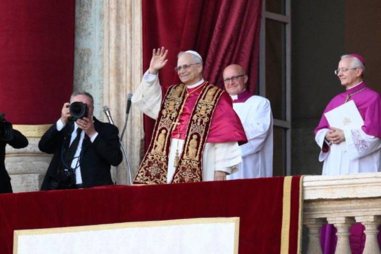Sheinbaum felicita al Papa León XIV; Trump dice que espera conocerlo pronto