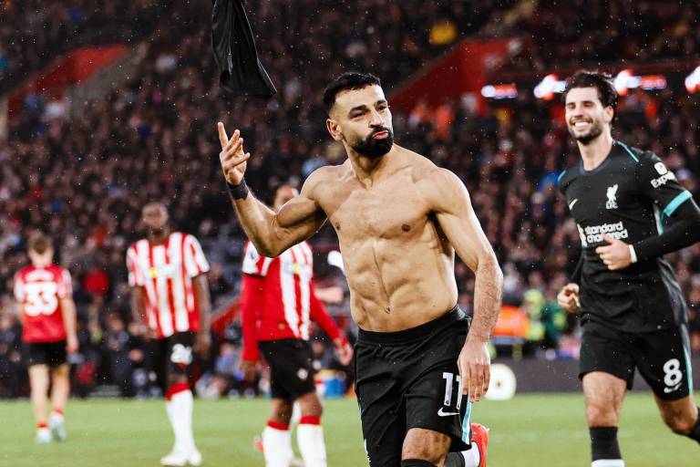 Liverpool saca terreno en la cima de la Premier League
