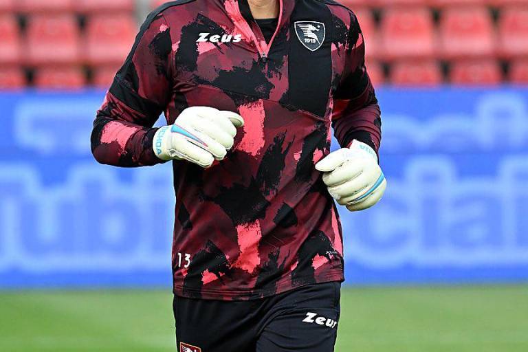 Vásquez gana a Ochoa duelo de mexicanos en Serie A