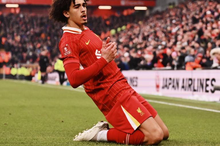 Liverpool avanza en FA Cup tras vencer 4-0 a Accrington
