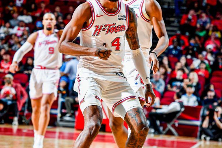 Rockets vence a Cavaliers para hilvanar su quinto triunfo