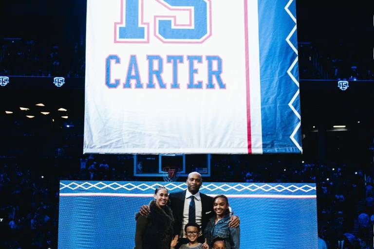 Nets retiran el número 15 de Vince Carter