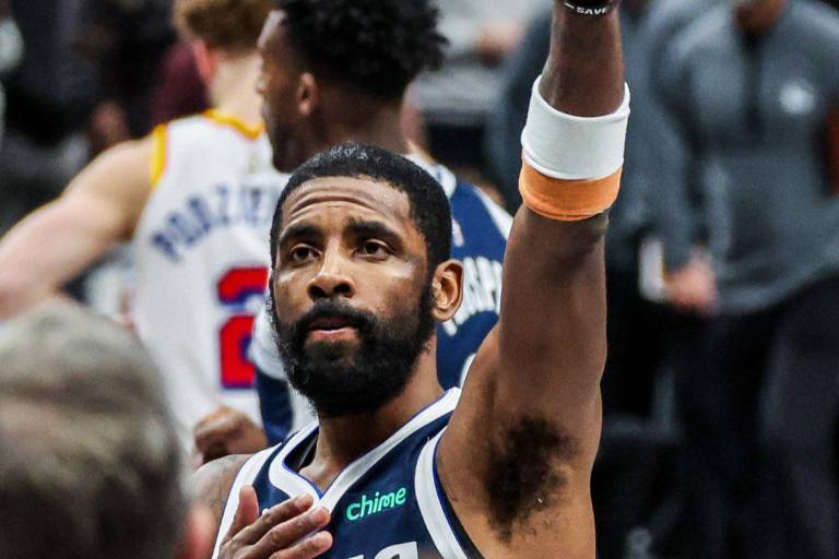Kyrie Irving se somete a cirugía tras lesión contra Sacramento