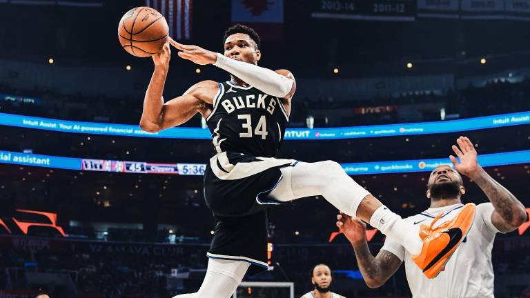 Giannis Antetokounmpo estará fuera de acción al menos una semana.
