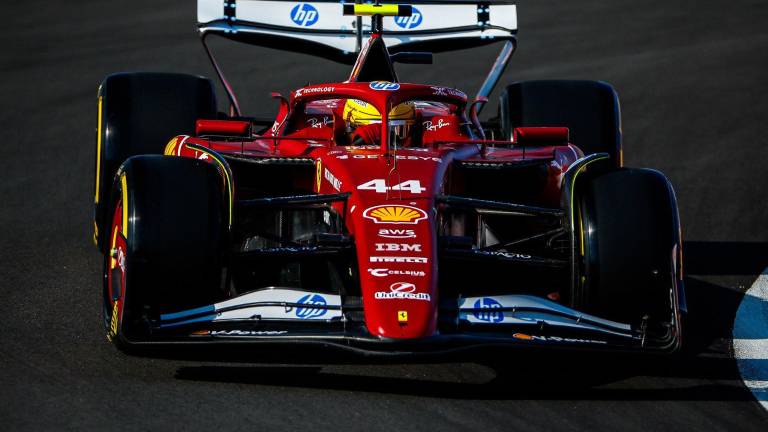 Lewis Hamilton empieza a carburar con Ferrari.