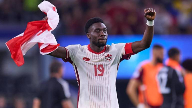 Alphonso Davies es la figura de Canadá, que buscará este martes su boleto a la final ante la favorita Argentina.