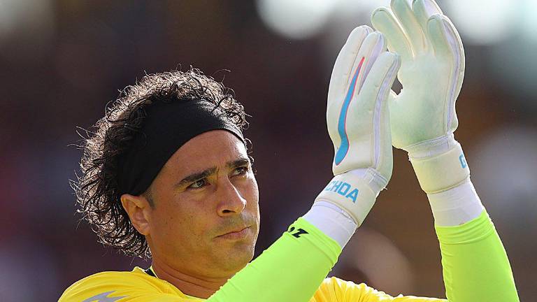 El guardameta mexicano Guillermo Ochoa fue factor a favor del cuadro de Salerno.