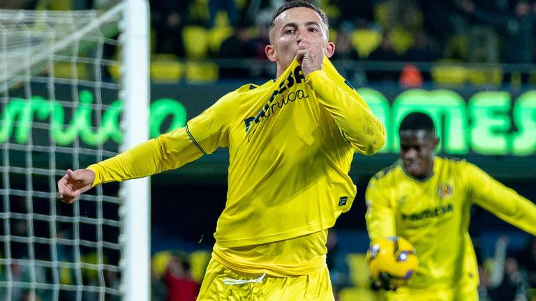 Yeremy Pino celebra el gol que le dio forma a la goleada del Villarreal.