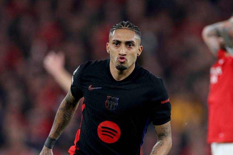 Raphinha y el Barcelona sacan petróleo en Lisboa