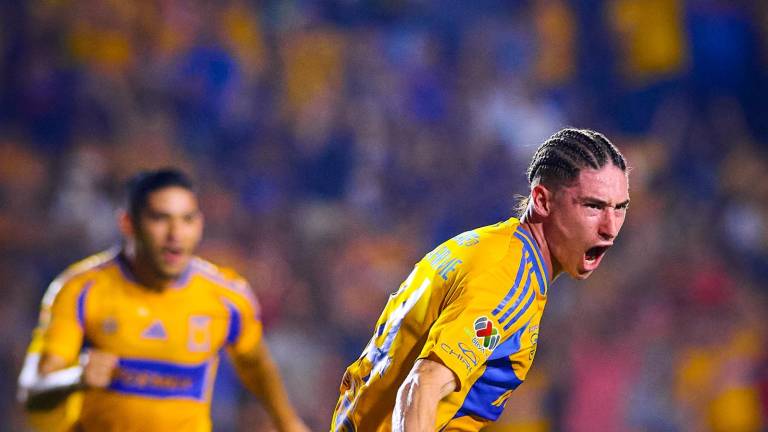 Marcelo Flores festeja su gol.