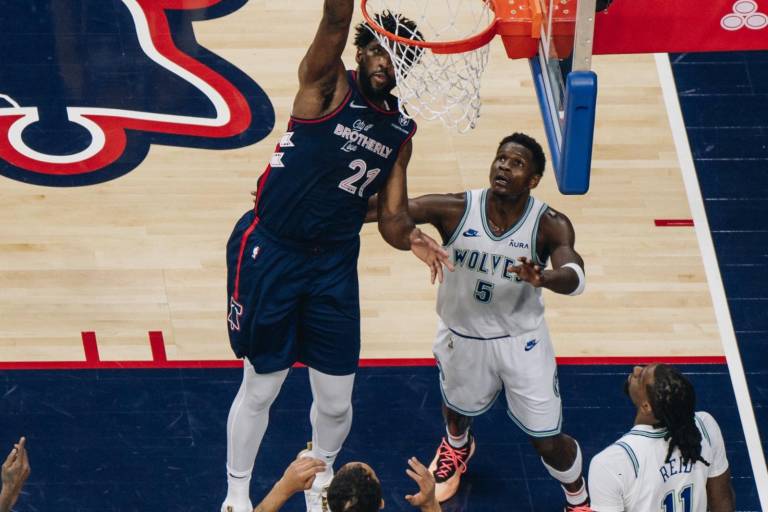 Embiid arrolla a Timberwolves con 51 puntos