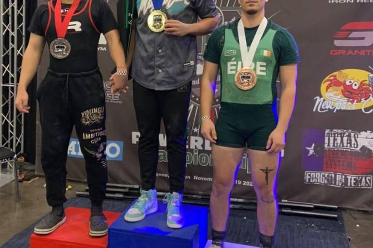 Mazatleco se corona campeón del mundo de powerlifting