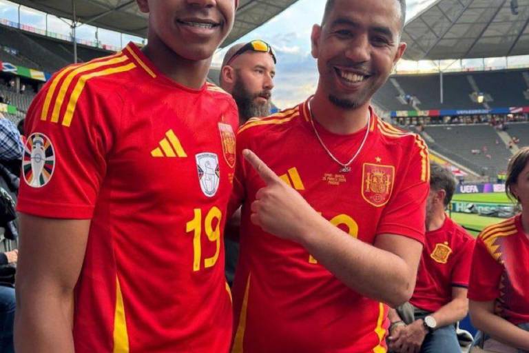 Apuñalan a padre de futbolista del Barcelona, Lamine Yamal