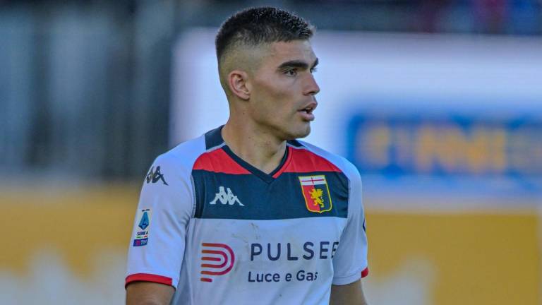 Johan Vásquez estuvo los 90 minutos en el empate del Génova y la Fiorentina.