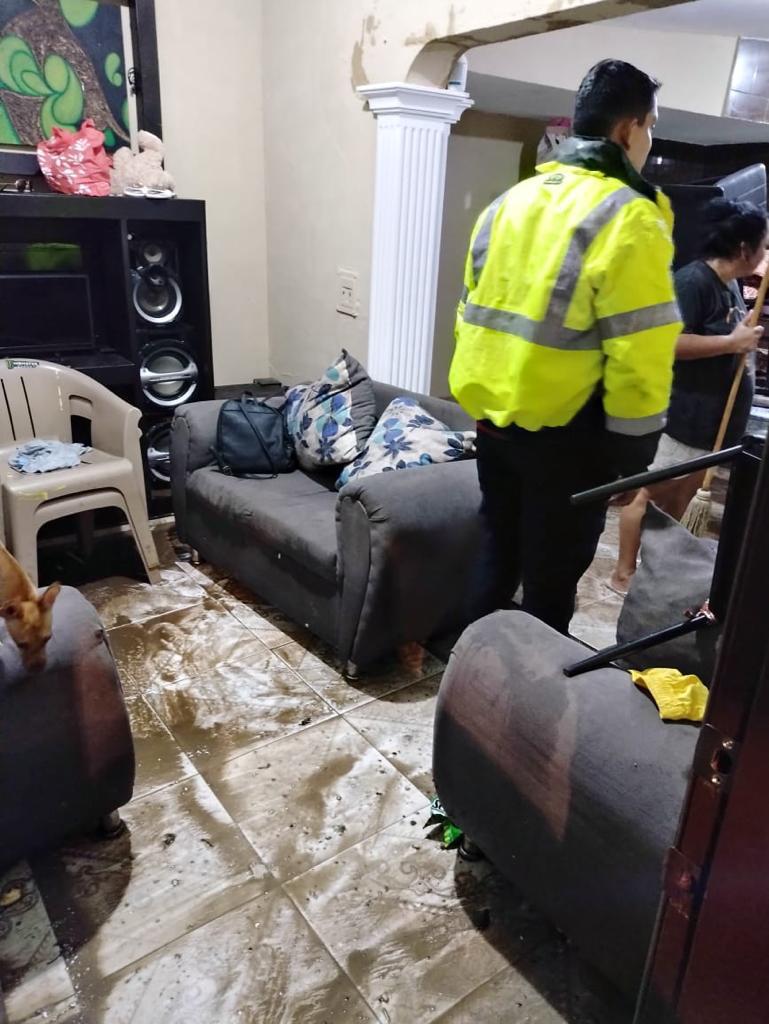 $!Por lluvias, rescatan a 81 personas en 20 colonias de Mazatlán; zona norte, la más afectada