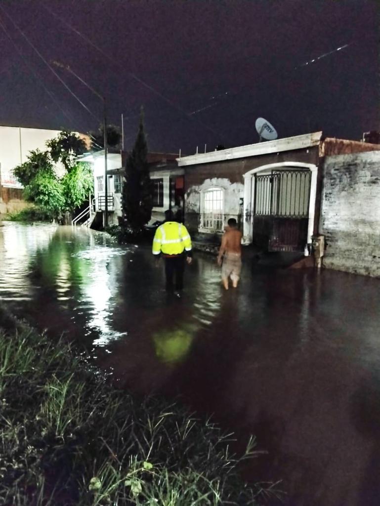 $!Por lluvias, rescatan a 81 personas en 20 colonias de Mazatlán; zona norte, la más afectada
