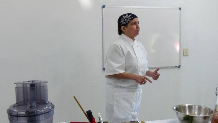 La chef Clark León imparte el taller ‘La Cocina Perfecta, Edición Coreana’ a socios de Canirac.