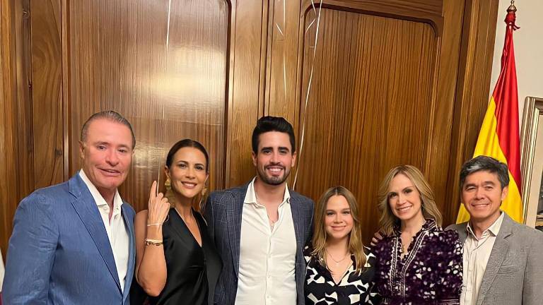Quirino Ordaz Fuentes y Ana Sofía Ley Díaz acompañados por sus respectivos padres.