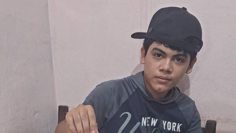 Familiares de Edwin Kenay Álvarez Lizárraga piden ayuda para localizar al joven desaparecido en Mazatlán.