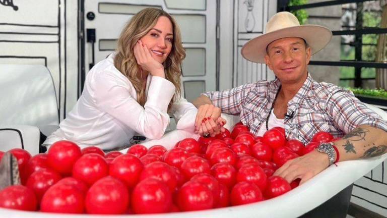 Andrea Legarreta entrevista a Erik Rubín.