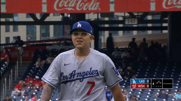 Julio Urías aceptó cuatro hits en seis entradas.