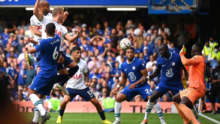 Chelsea y Tottenham empatan 2-2.